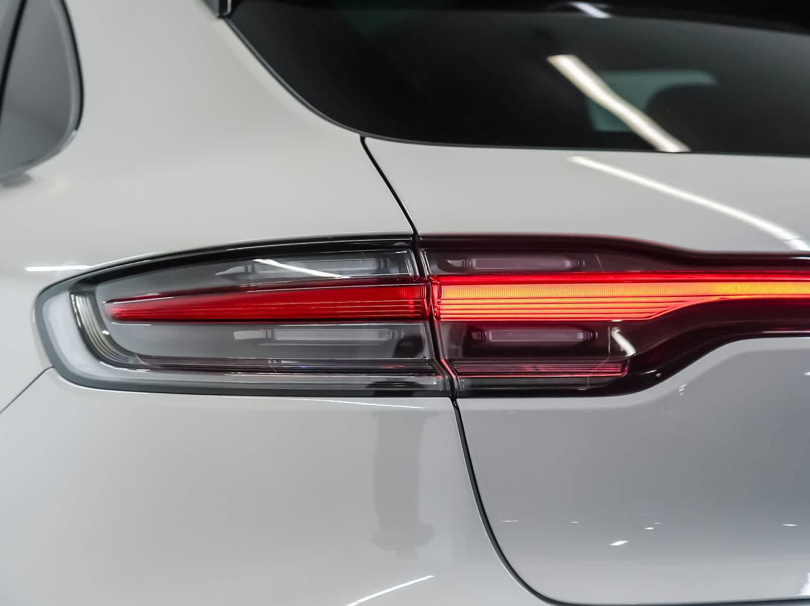 Certified 2024 Porsche Macan S AWD/4WD image 15