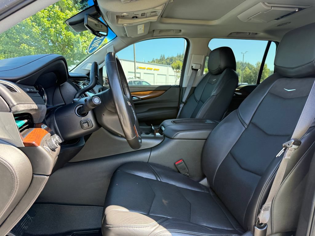 Used 2016 Cadillac Escalade Luxury AWD/4WD image 18