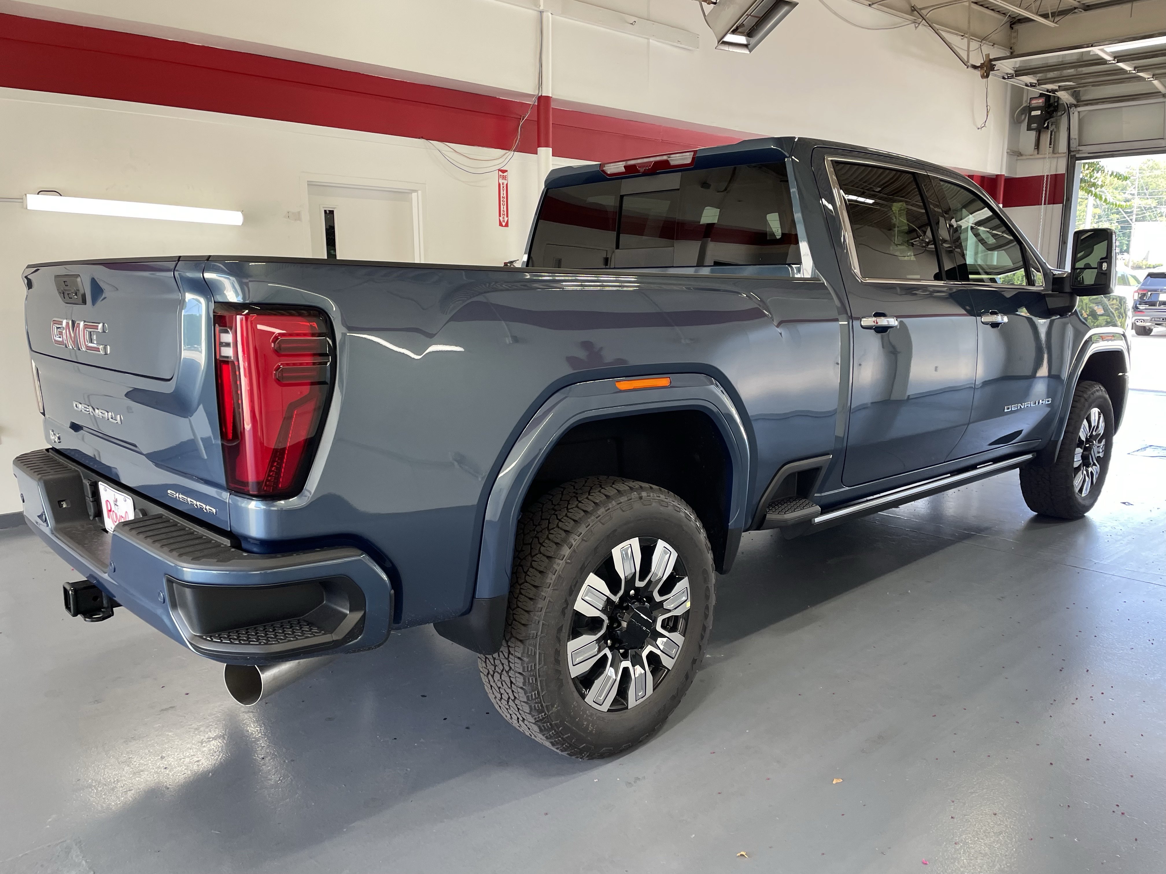 New 2026 GMC Sierra 2500 Denali w/ Denali Reserve Package AWD/4WD image 4