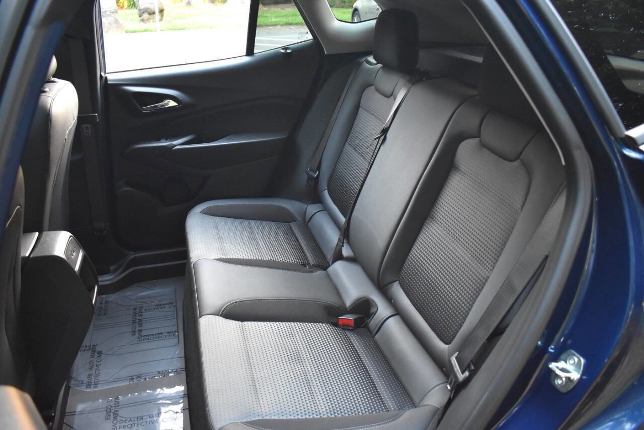 Used 2024 Chevrolet Trax LT w/ Sunroof Package FWD image 42