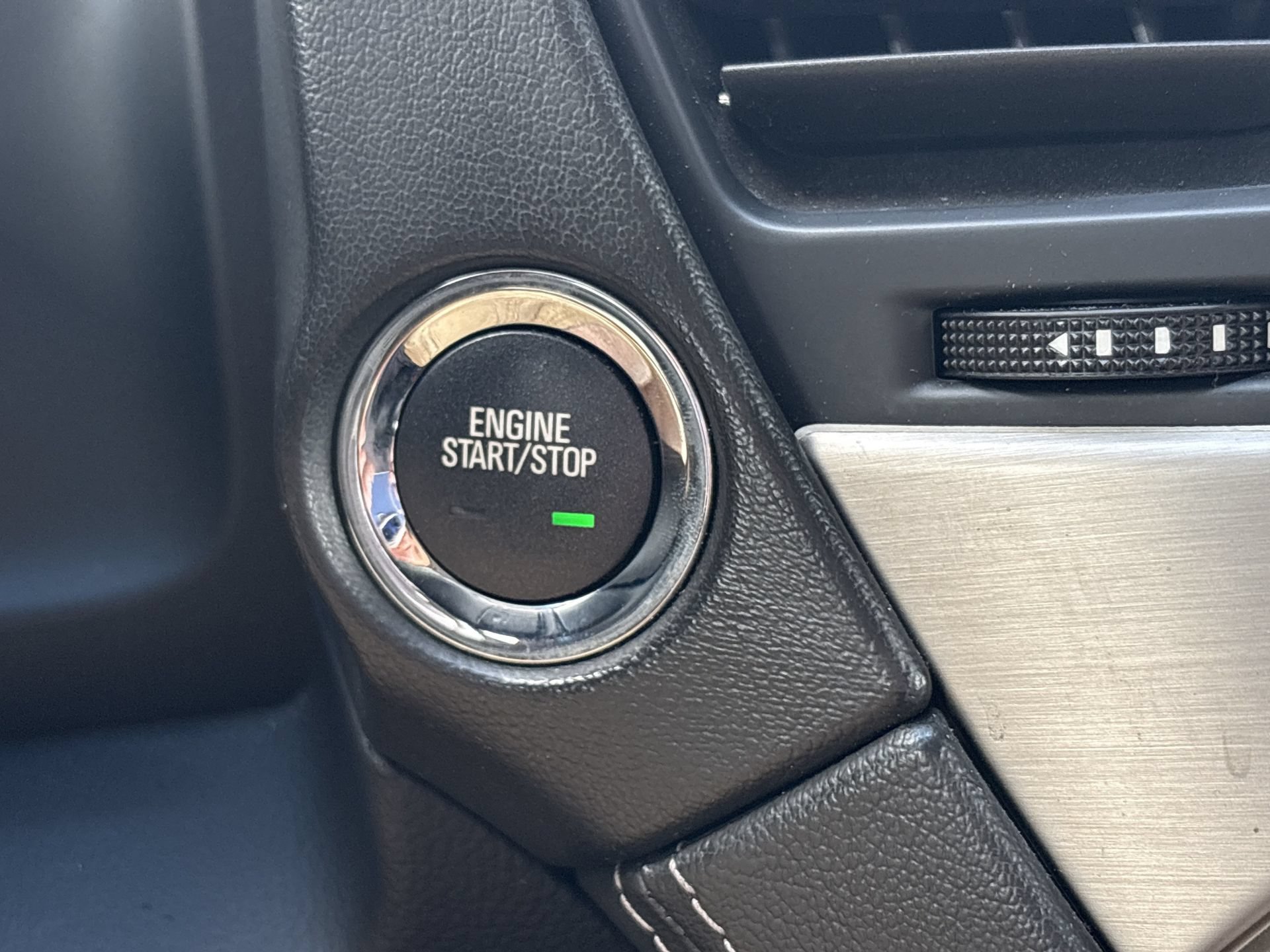 Used 2020 GMC Yukon Denali AWD/4WD image 11