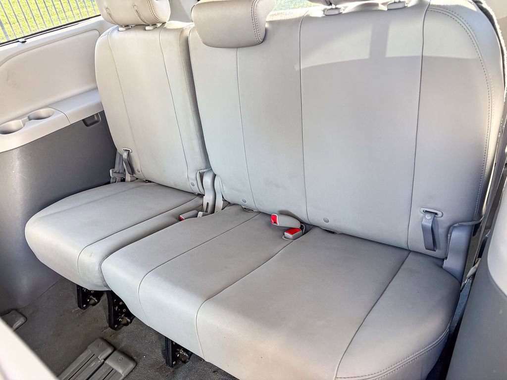 Used 2019 Toyota Sienna XLE image 43