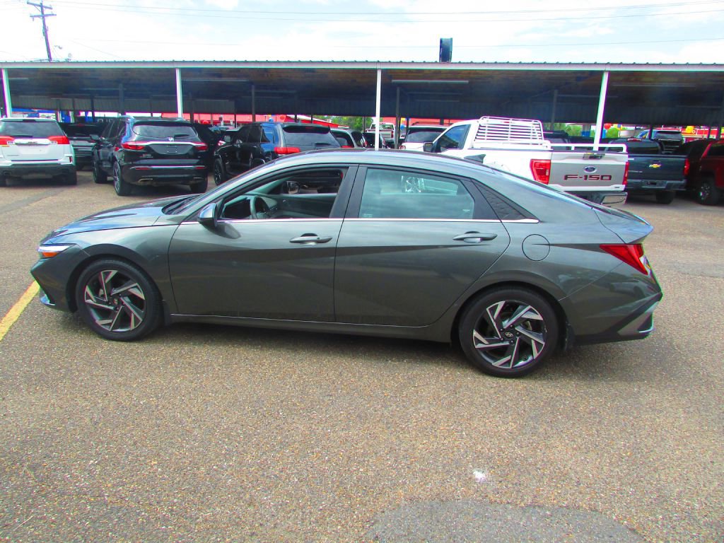 Used 2024 Hyundai Elantra SEL w/ Convenience Package image 10