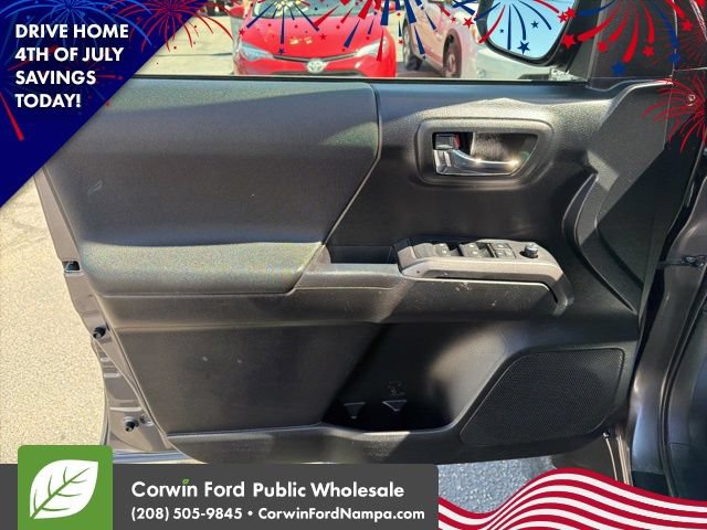 Used 2017 Toyota Tacoma TRD Off-Road w/ Premium & Technology Package AWD/4WD image 14