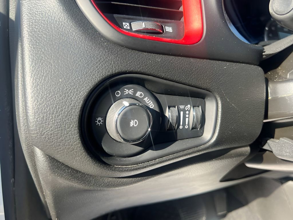 Used 2020 Jeep Renegade Trailhawk w/ Cold Weather Group AWD/4WD image 23