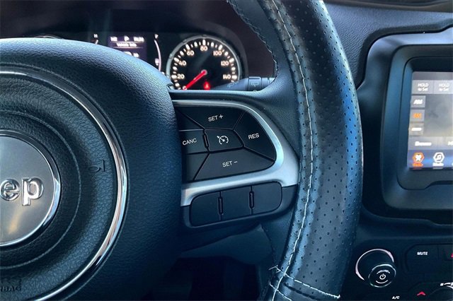 Used 2019 Jeep Renegade Latitude w/ Popular Equipment Group image 21