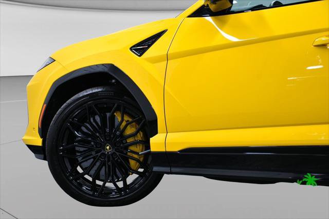Used 2025 Lamborghini Urus SE AWD/4WD image 3