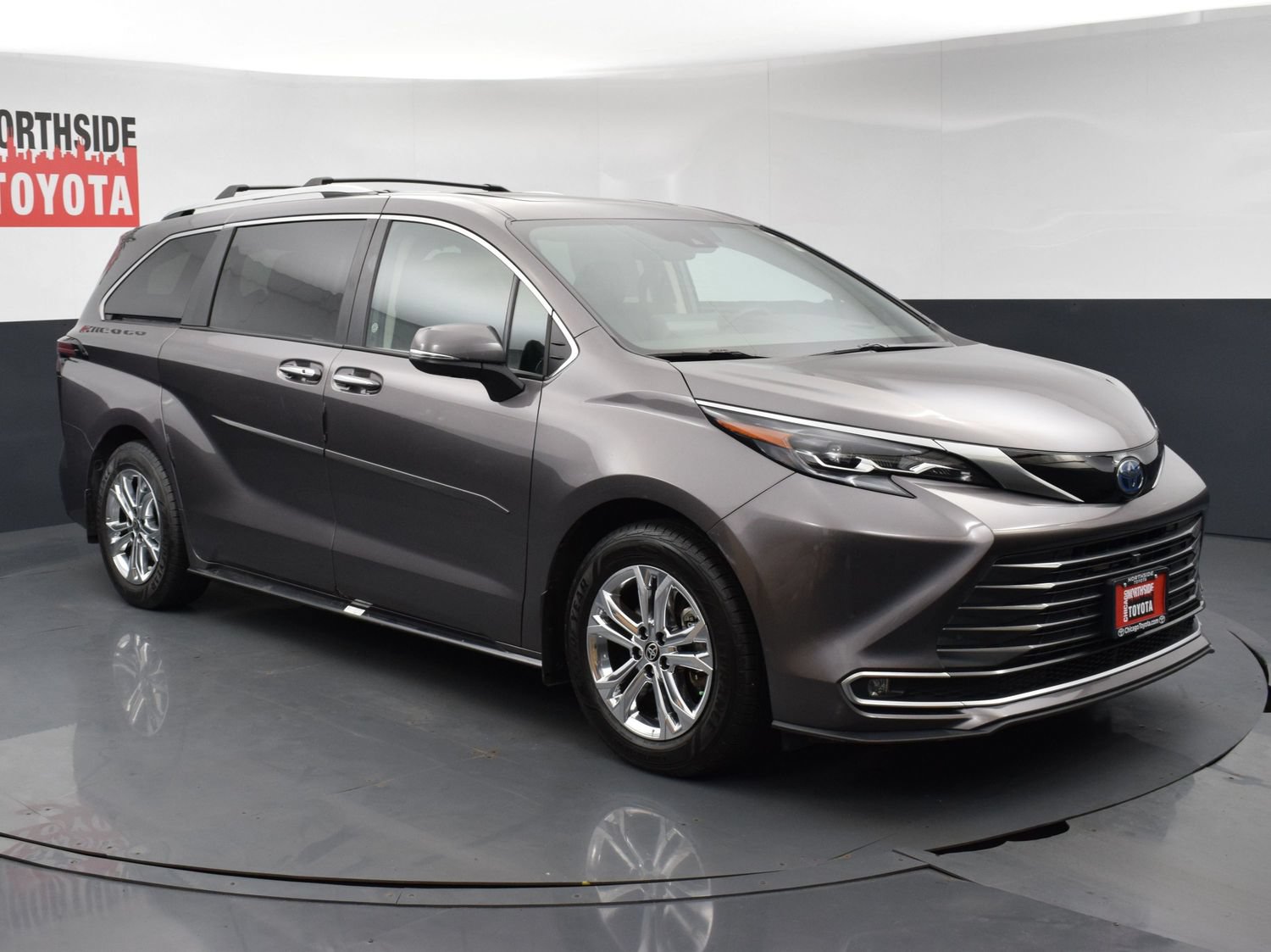 Used 2024 Toyota Sienna Platinum AWD/4WD image 6