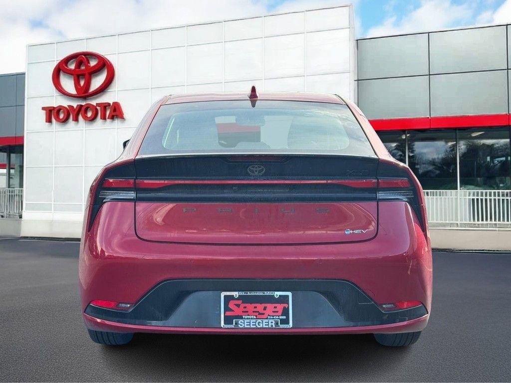 Used 2025 Toyota Prius XLE image 5