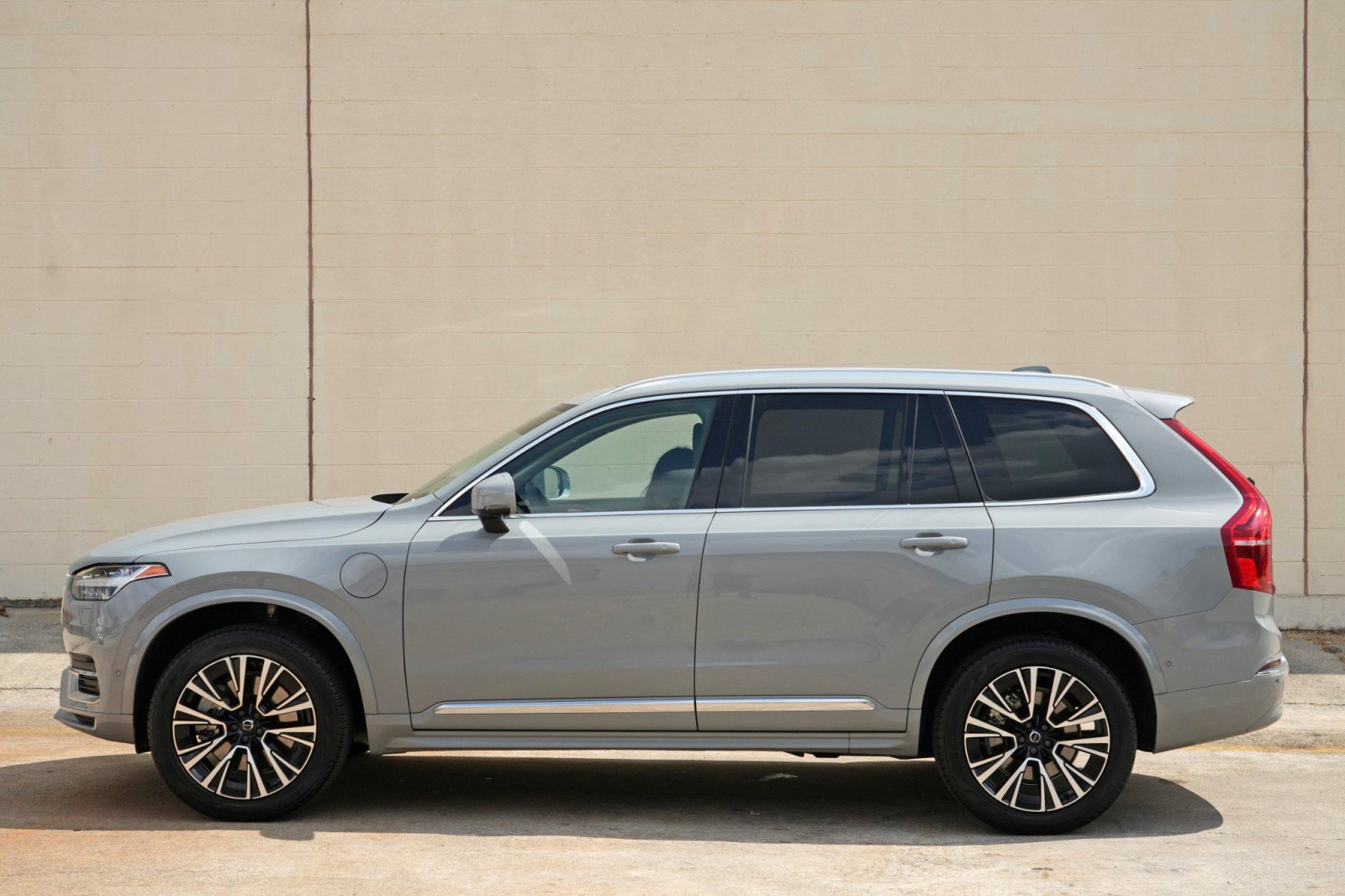 Used 2025 Volvo XC90 T8 Plus w/ Protection Package Premier AWD/4WD image 52
