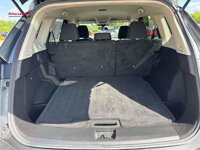 Used 2023 Nissan Rogue S image 16