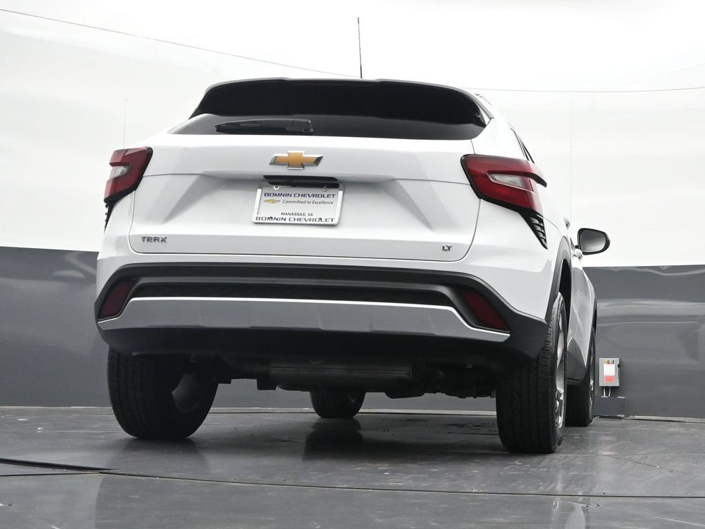 Certified 2025 Chevrolet Trax LT FWD image 32