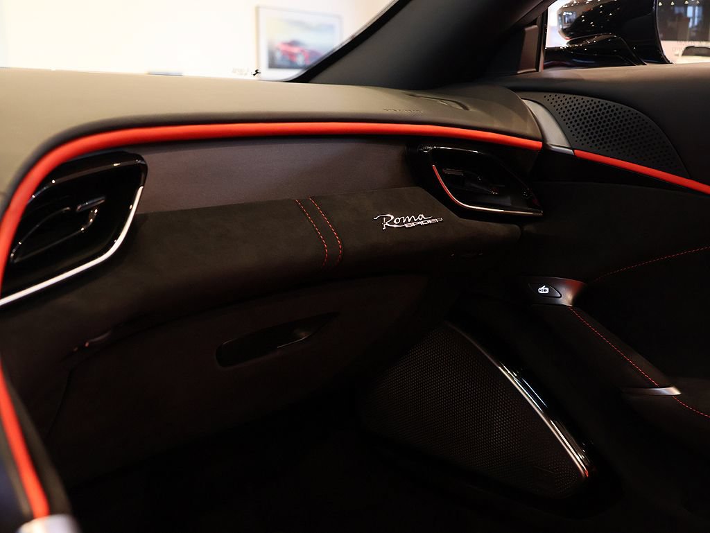 Certified 2025 Ferrari Roma Spider RWD image 38