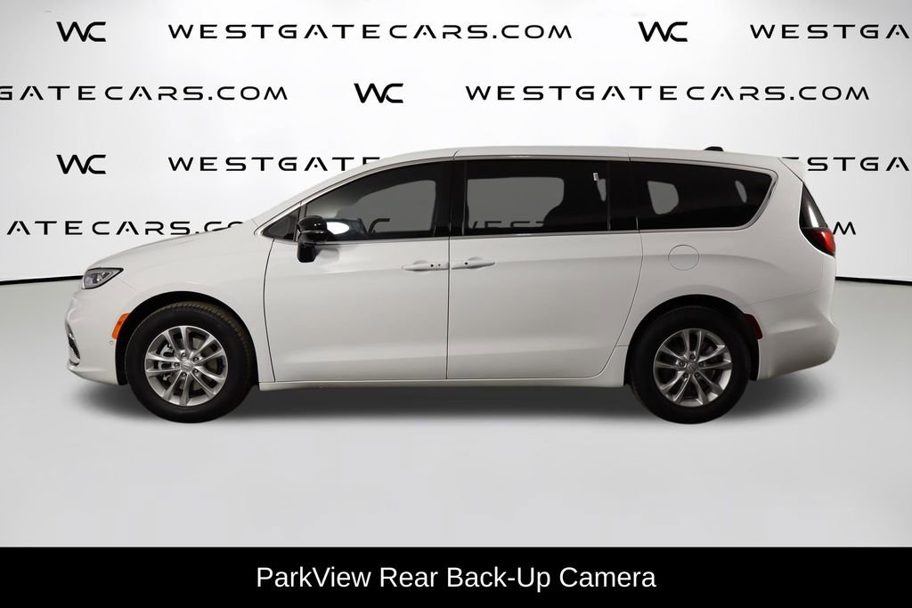 New 2026 Chrysler Pacifica Select image 5