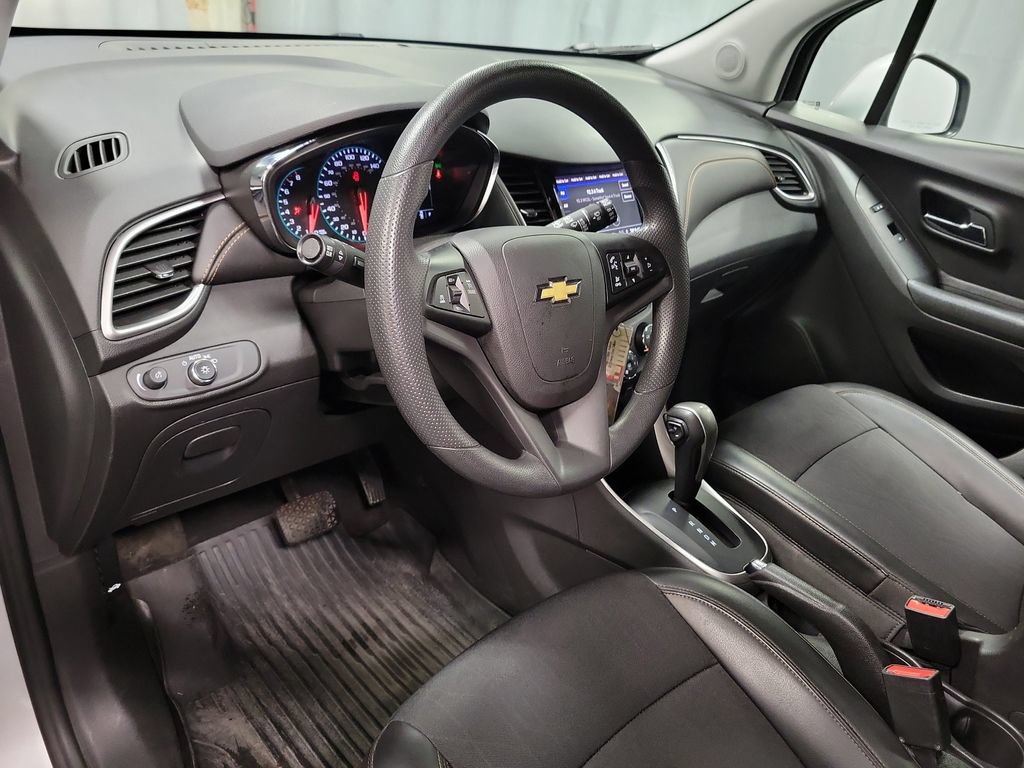 Used 2022 Chevrolet Trax LT FWD image 16