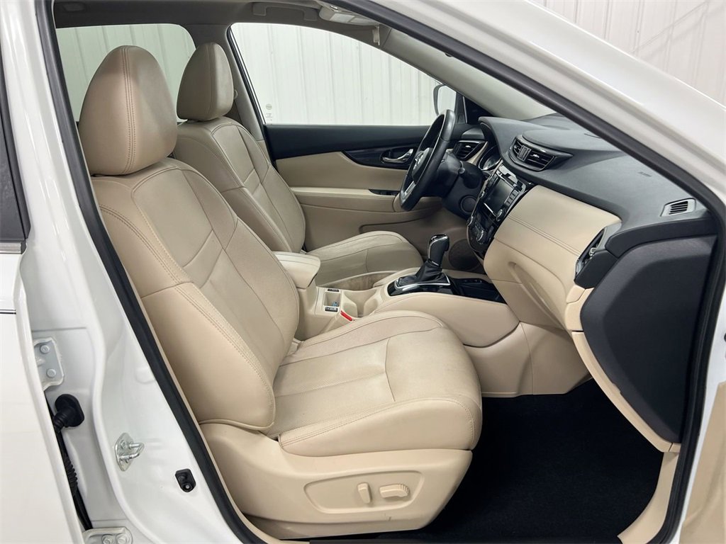 Used 2019 Nissan Rogue SL w/ Premium Package image 23