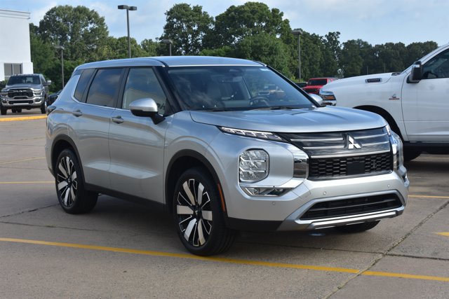 Used 2025 Mitsubishi Outlander SE FWD image 3