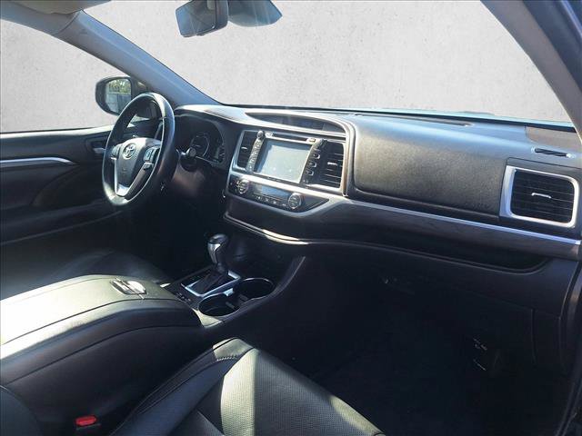 Used 2017 Toyota Highlander Limited AWD/4WD image 19