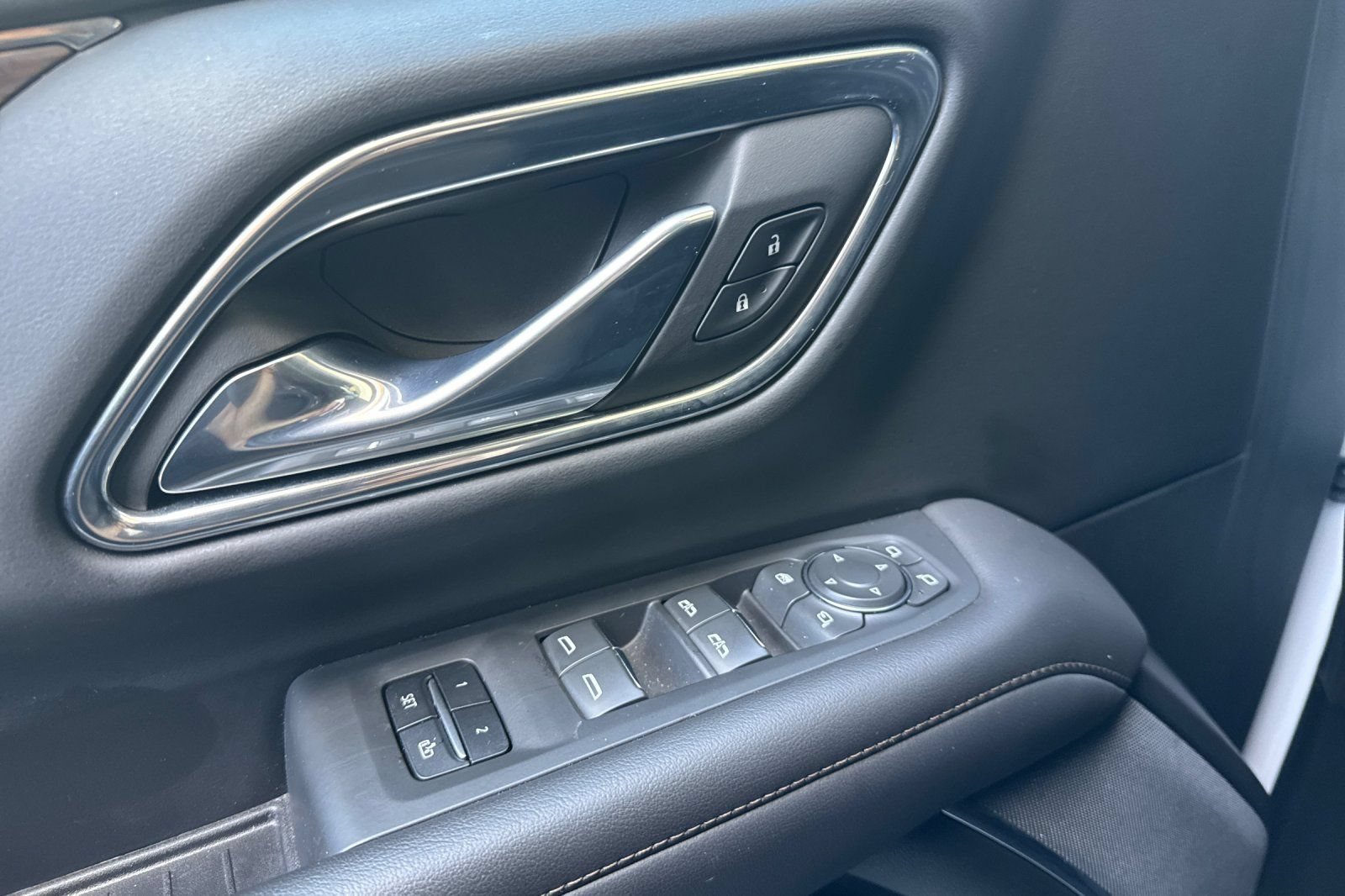 Used 2023 Chevrolet Suburban High Country w/ LPO, Illumination Package AWD/4WD image 11
