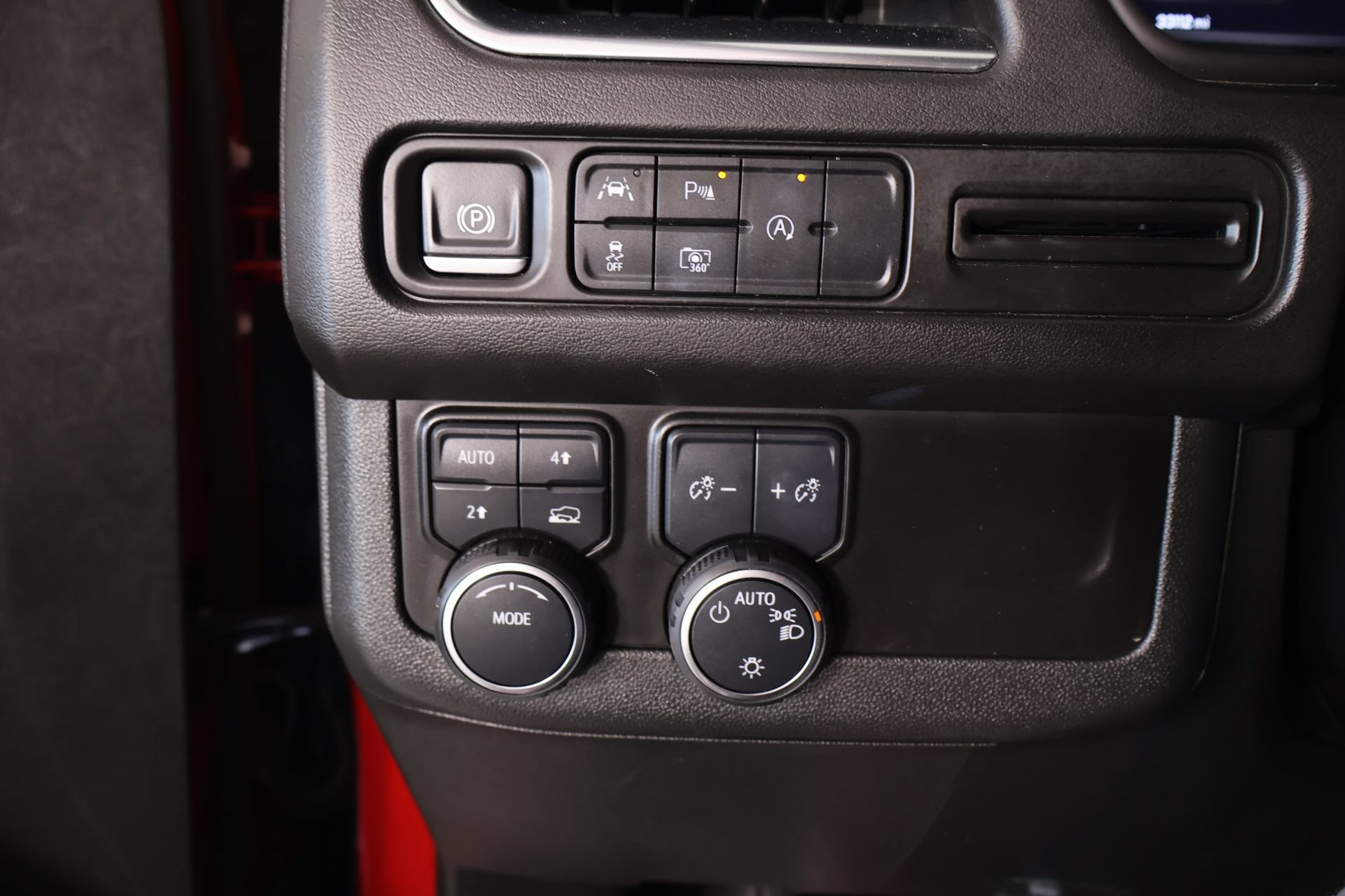 Used 2024 Chevrolet Tahoe RST w/ Luxury Package AWD/4WD image 8