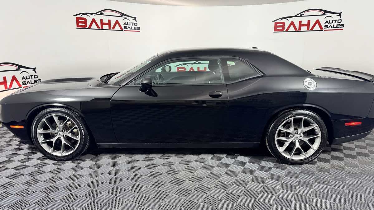 Used 2022 Dodge Challenger GT RWD image 3