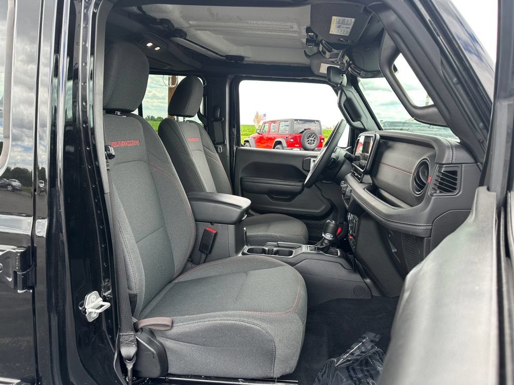 Used 2025 Jeep Wrangler Unlimited Rubicon AWD/4WD image 44