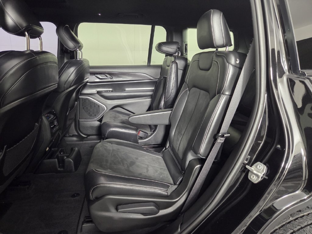 Used 2022 Jeep Grand Cherokee L Laredo RWD image 23