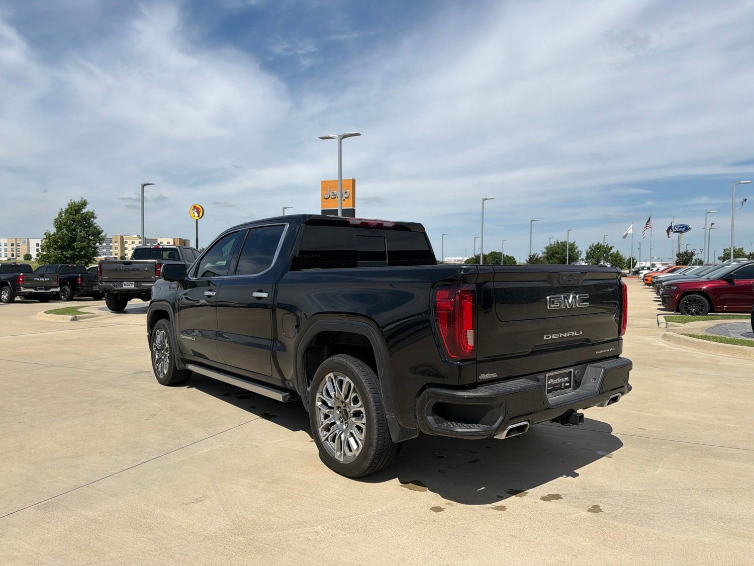 Used 2023 GMC Sierra 1500 Denali Ultimate AWD/4WD image 3