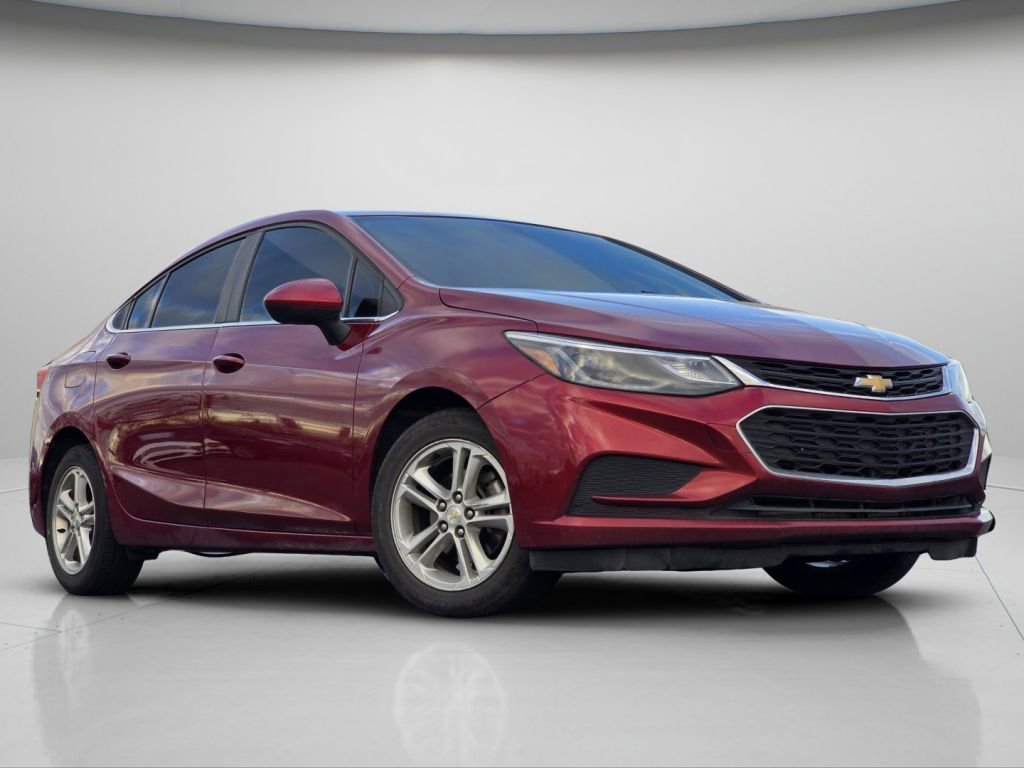 Used 2018 Chevrolet Cruze LT image 2