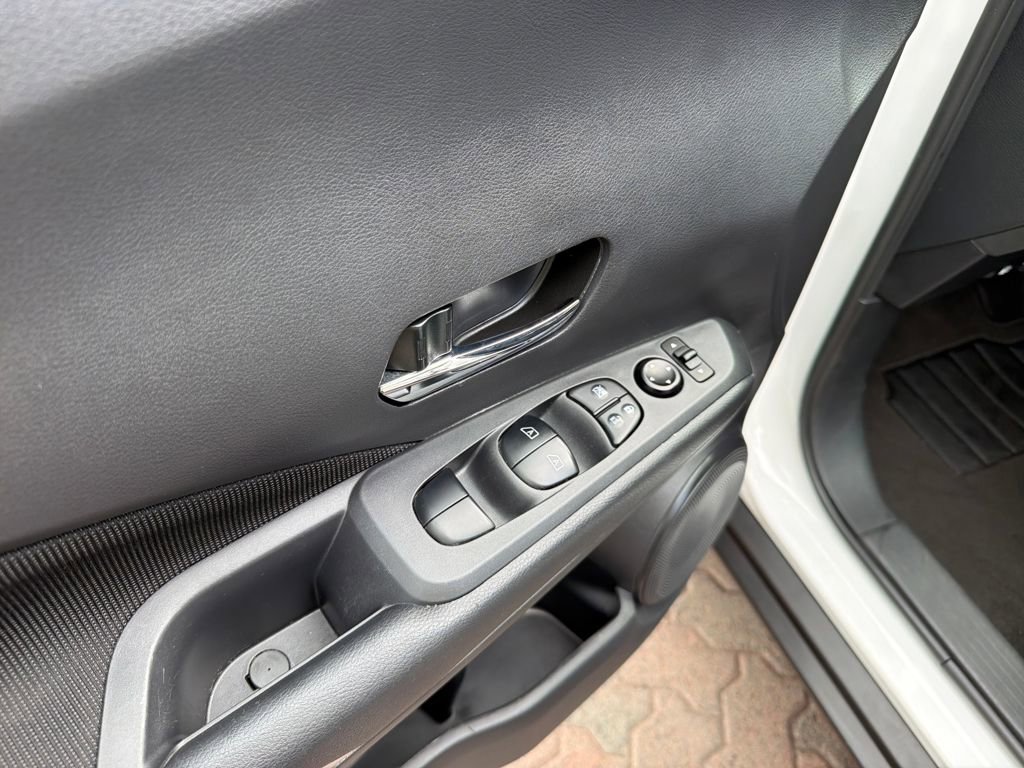 Used 2024 Nissan Kicks SV image 9