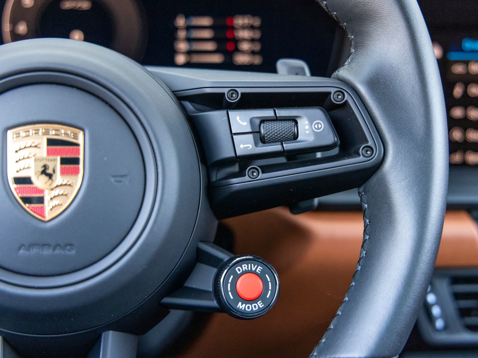 Certified 2025 Porsche 911 Carrera GTS RWD image 32