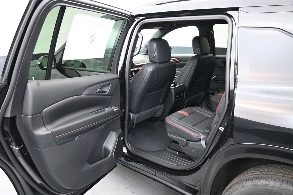 New 2027 Chevrolet Traverse RS w/ LPO, Floor Liner Package AWD/4WD image 9