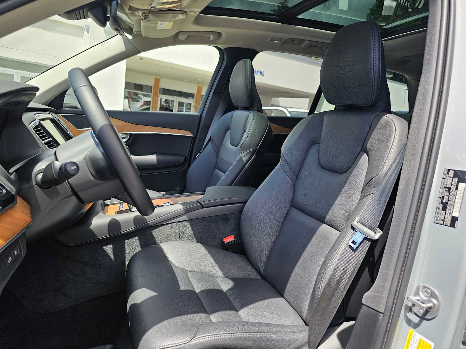 Certified 2025 Volvo XC90 T8 Plus w/ Protection Package Premier AWD/4WD image 21