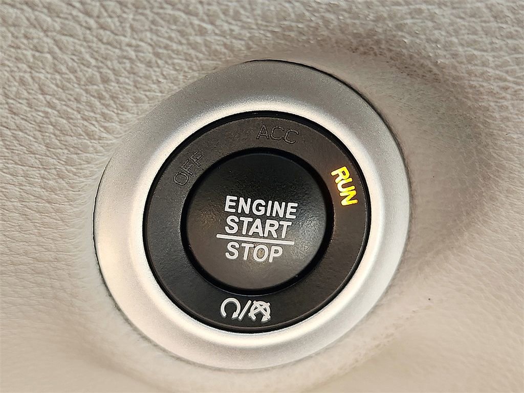 Used 2023 Chrysler Pacifica Limited image 26