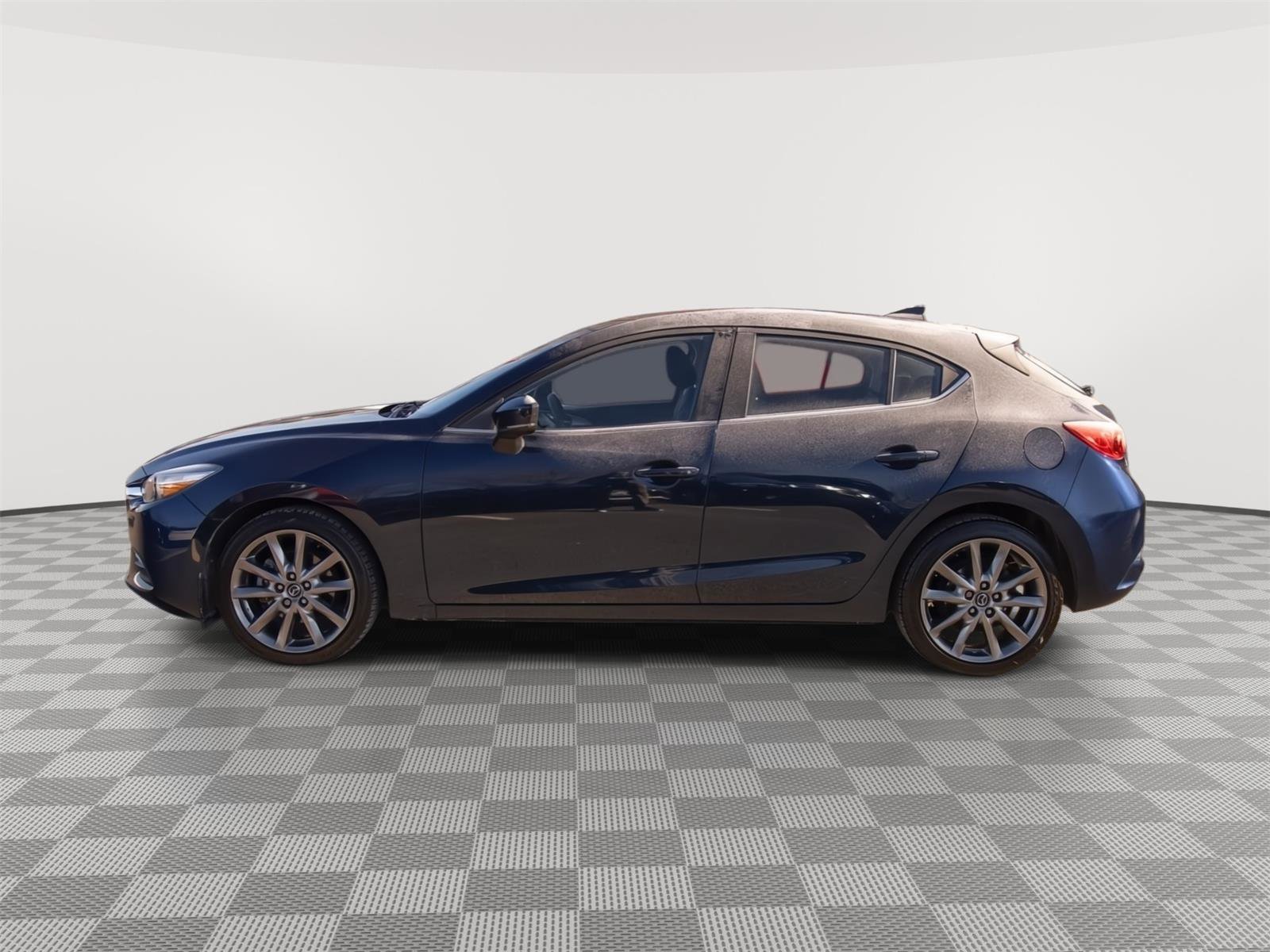 Used 2018 MAZDA MAZDA3 Touring image 17