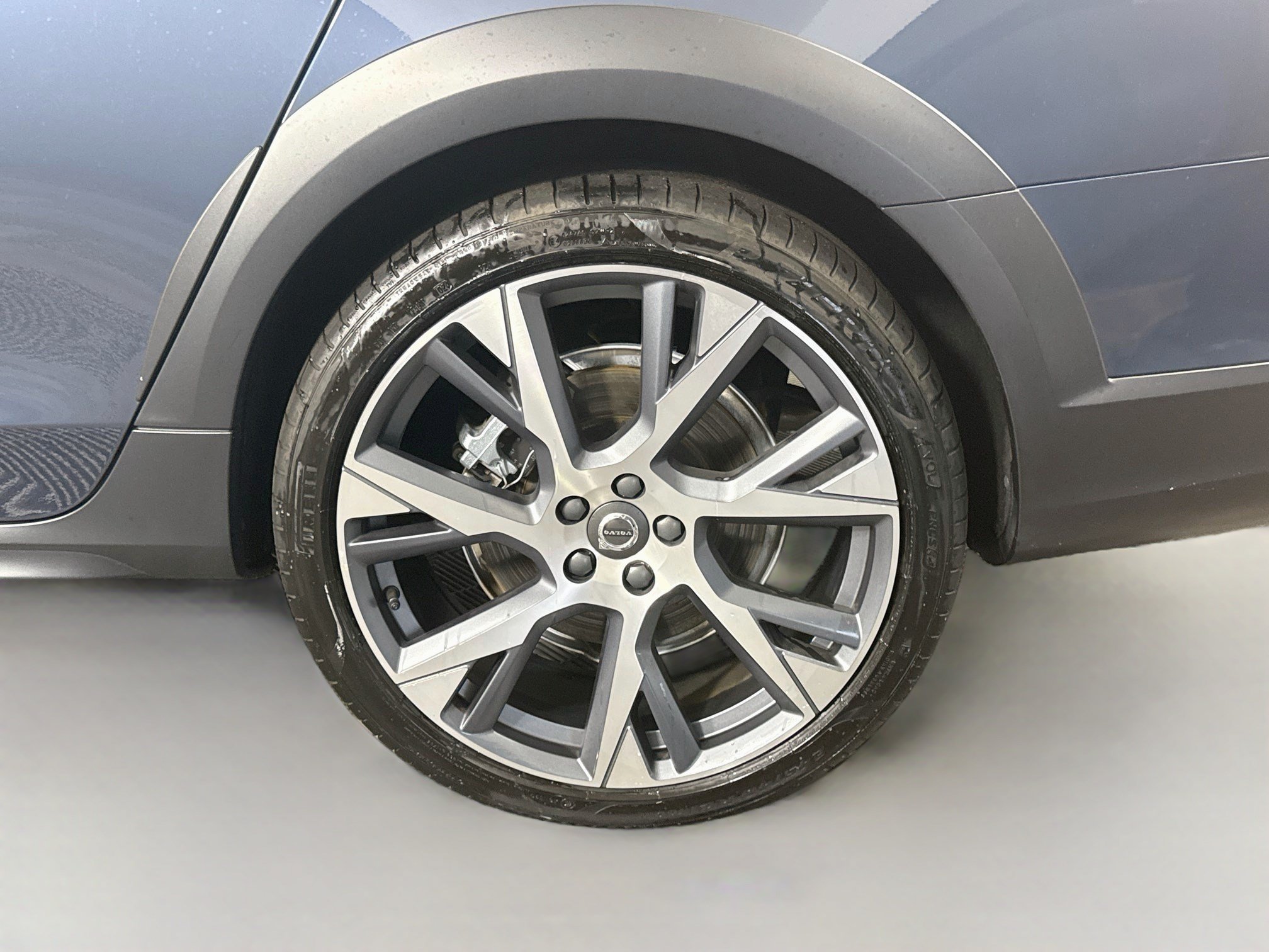 Used 2025 Volvo V90 B6 Cross Country Ultra w/ Protection Package Premier AWD/4WD image 37