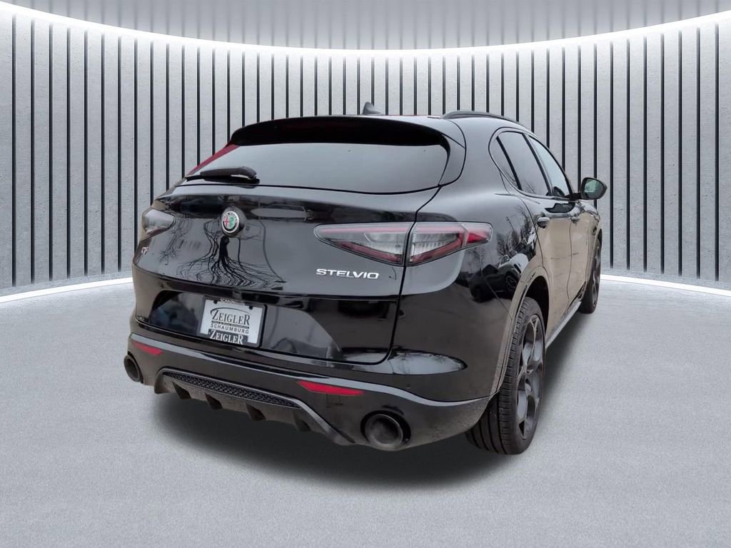 Used 2024 Alfa Romeo Stelvio Veloce image 8