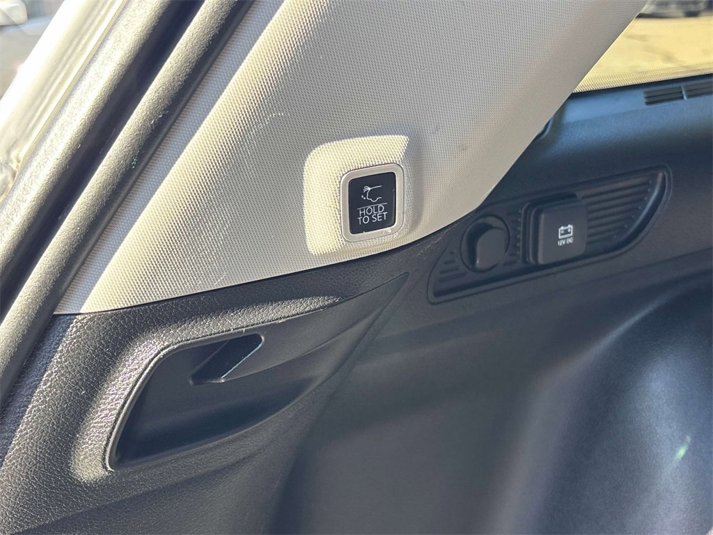 Used 2022 Jeep Grand Cherokee Limited image 13