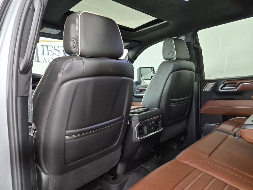 Used 2025 GMC Sierra 3500 Denali Ultimate AWD/4WD image 32