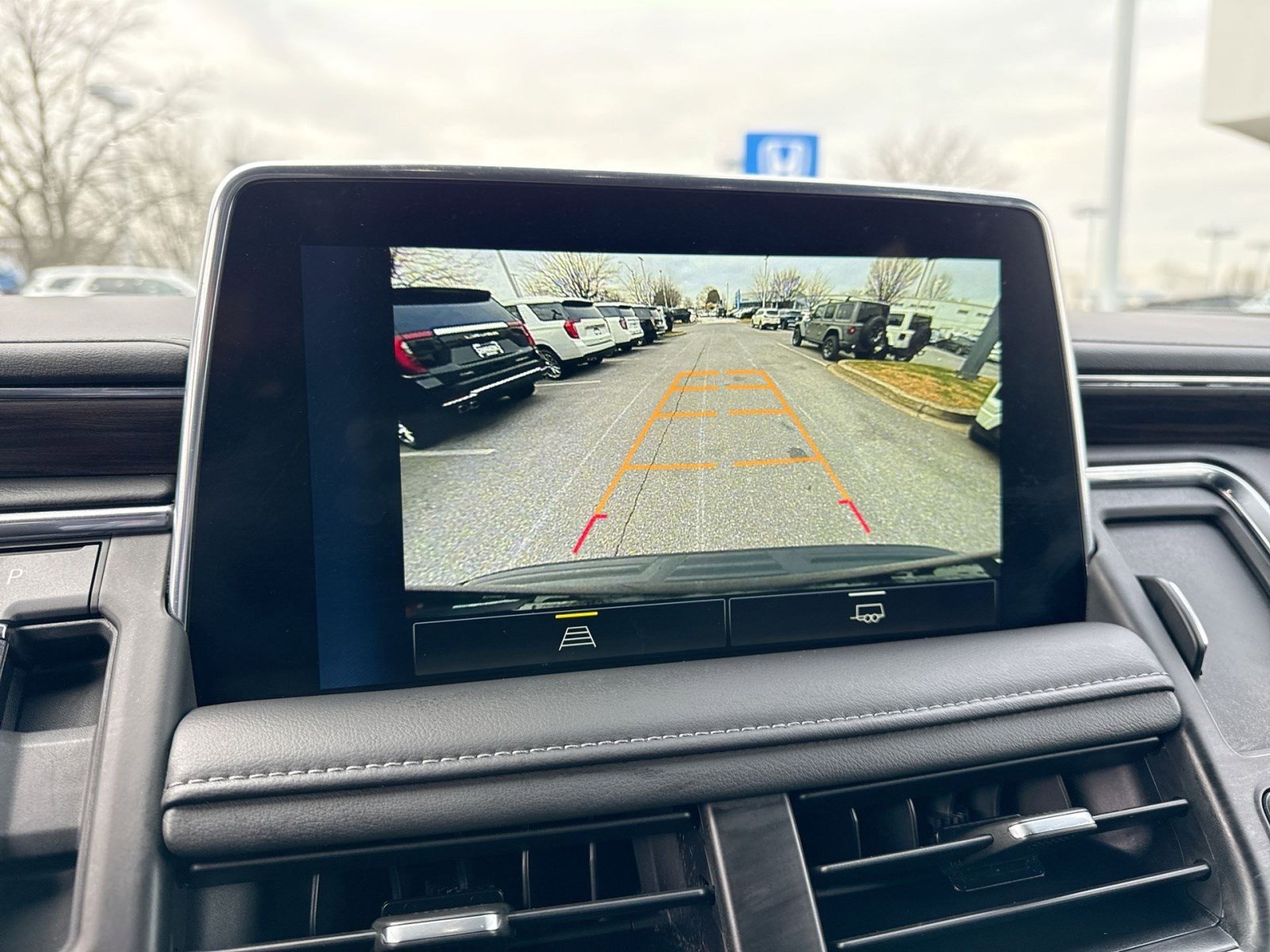 Used 2023 Chevrolet Suburban Z71 image 19