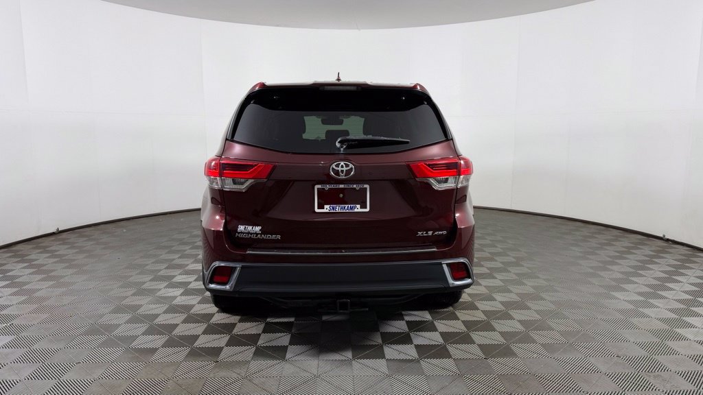 Used 2017 Toyota Highlander XLE AWD/4WD image 6