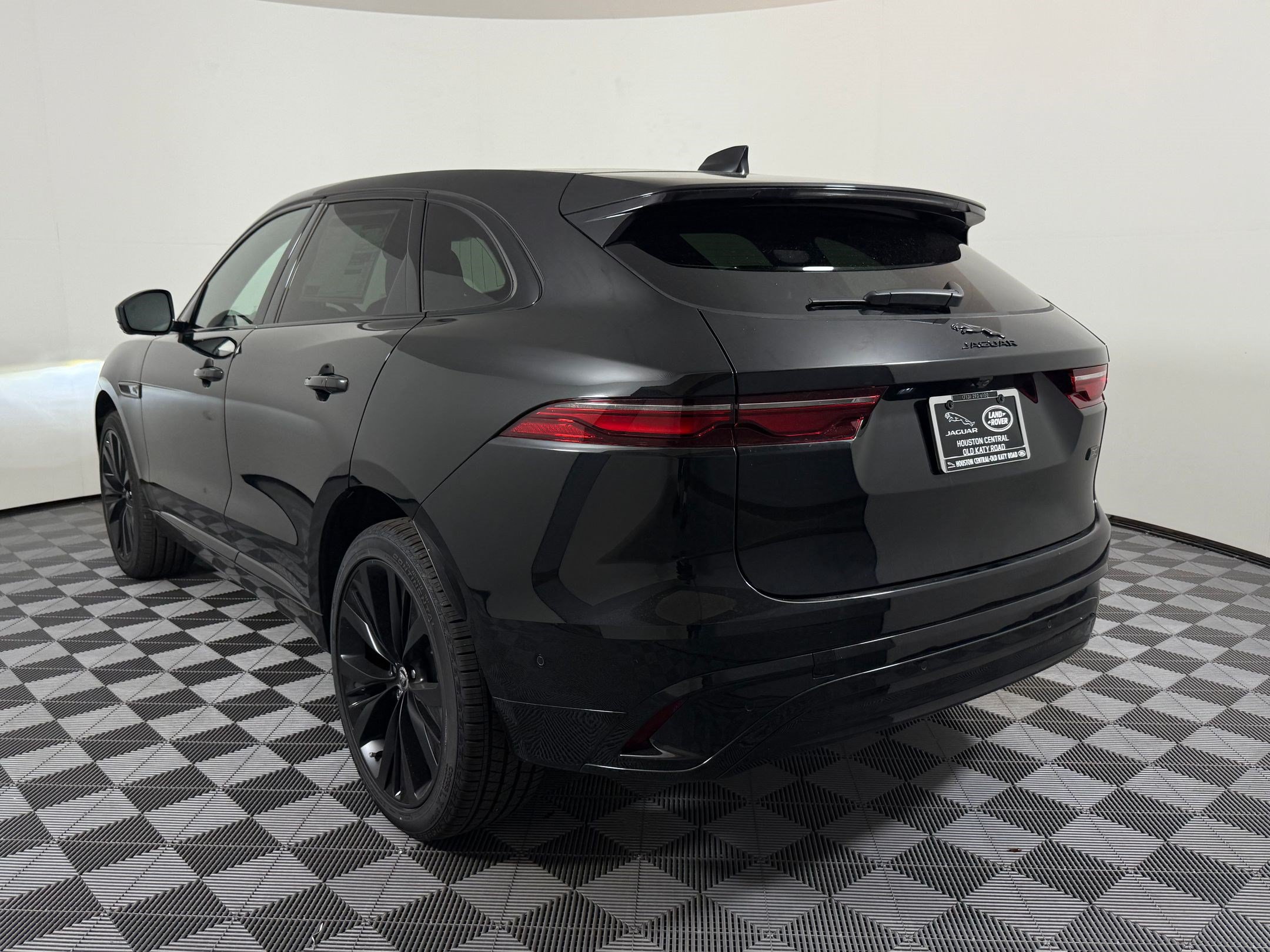 New 2026 Jaguar F-PACE R-Dynamic S AWD/4WD image 3