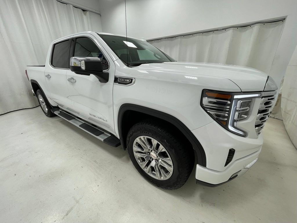 Used 2023 GMC Sierra 1500 Denali AWD/4WD image 3
