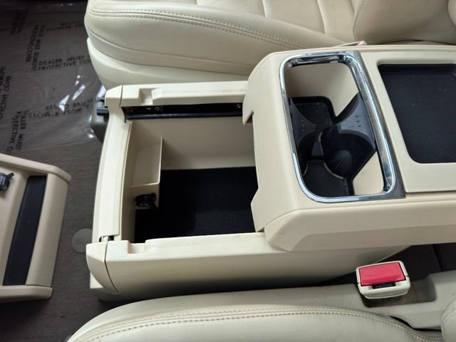 Used 2010 Volkswagen Routan SEL FWD image 24