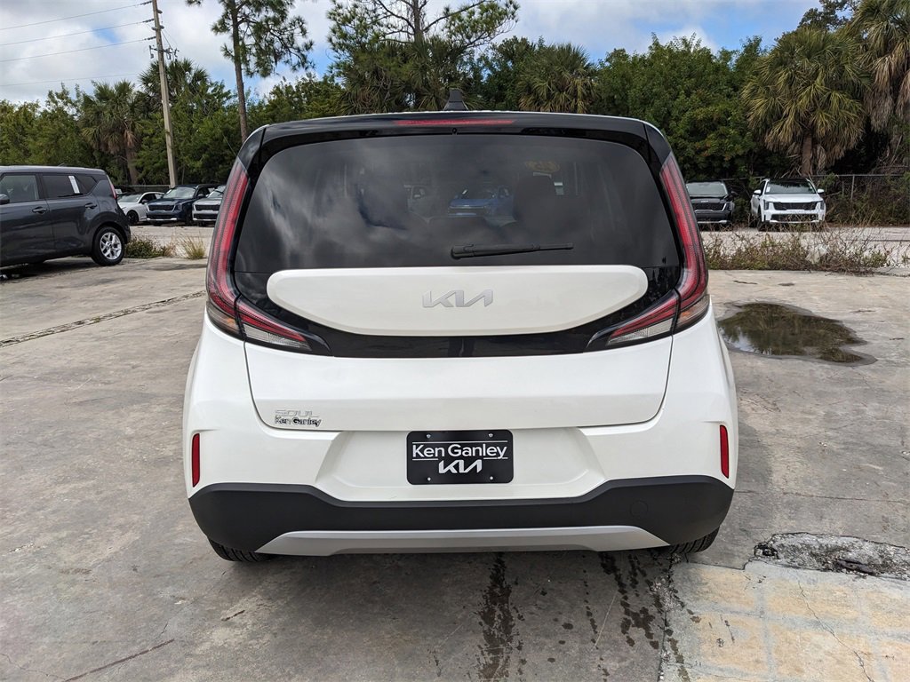 Certified 2025 Kia Soul LX image 8