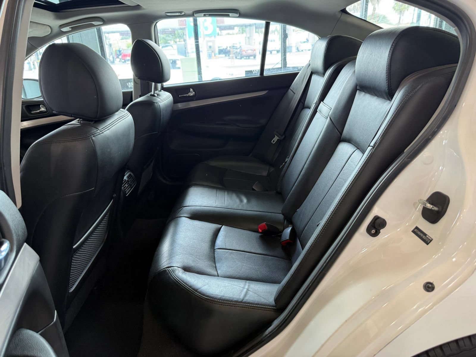 Used 2015 INFINITI Q40 w/ Navigation Package RWD image 8