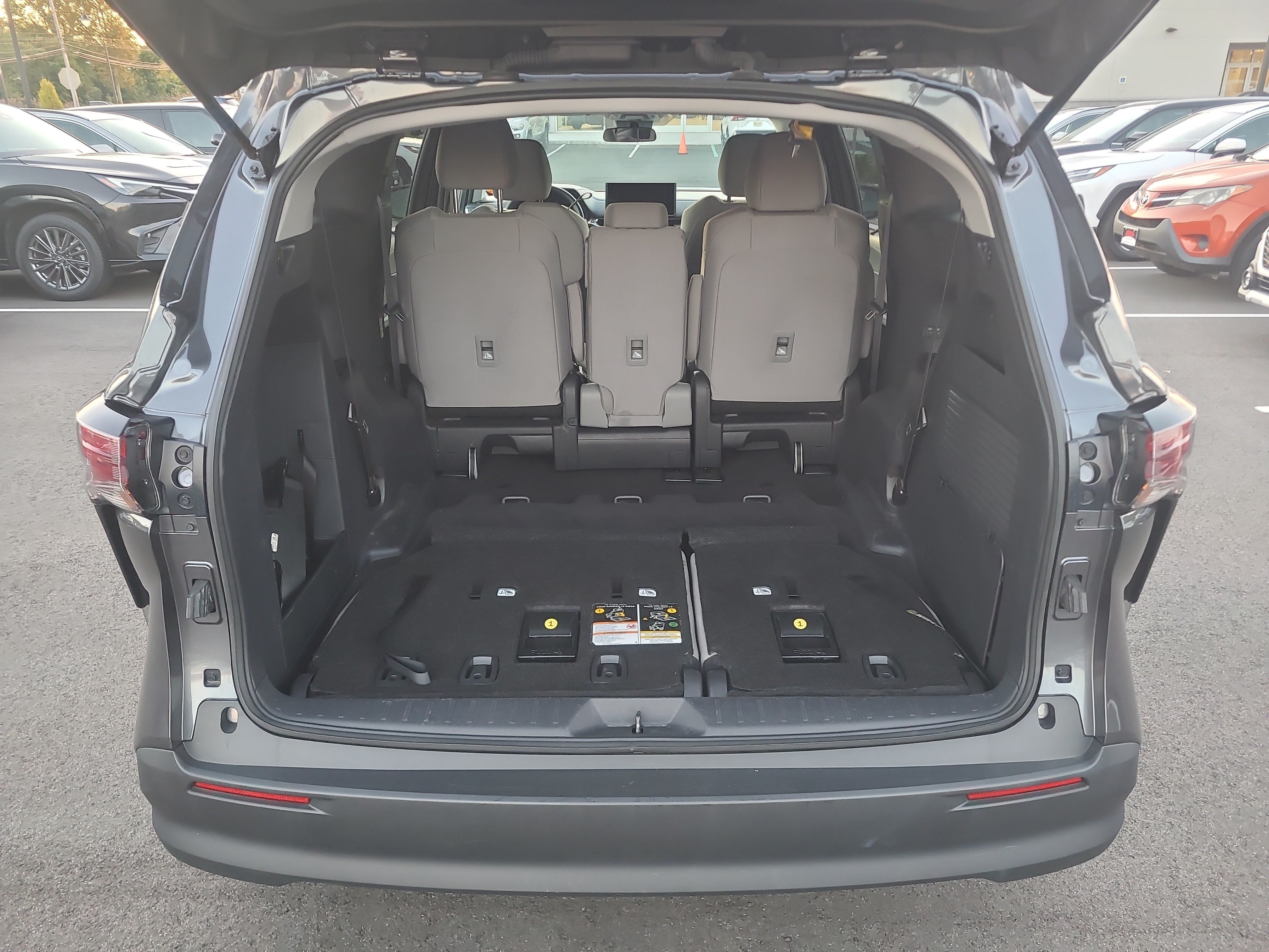 Certified 2025 Toyota Sienna LE FWD image 30