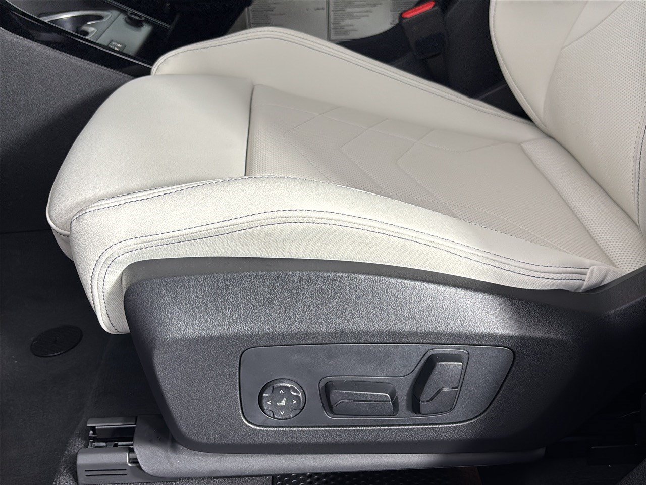 New 2027 BMW X1 xDrive28i w/ Technology Package AWD/4WD image 16