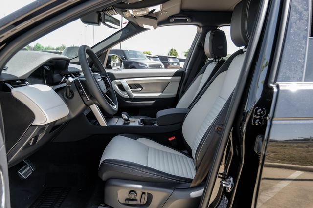 New 2026 Land Rover Discovery Sport Landmark AWD/4WD image 4