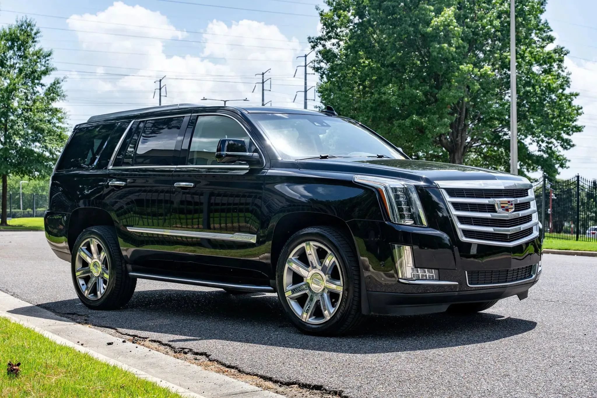 Used 2020 Cadillac Escalade Luxury RWD image 4